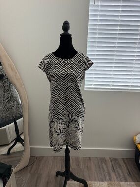 Black & White Chevron Paisley Print Shift Dress - Size S